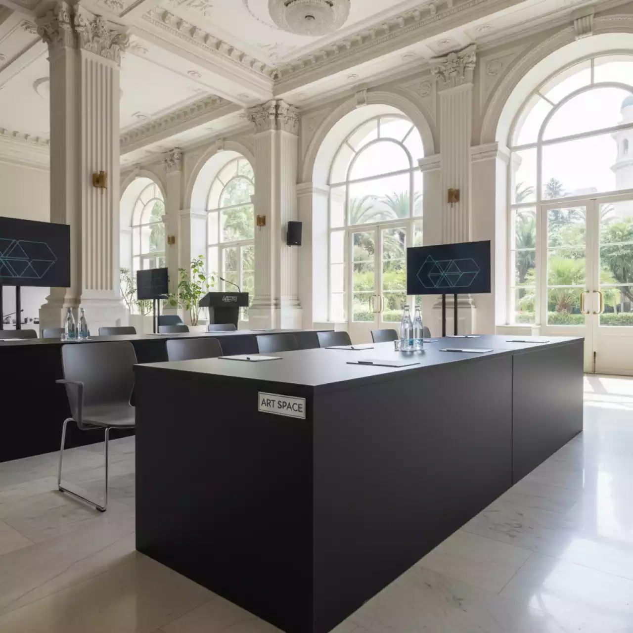 Аренда Стол Summer черный в Гранд Отель Сочи — ART SPACE