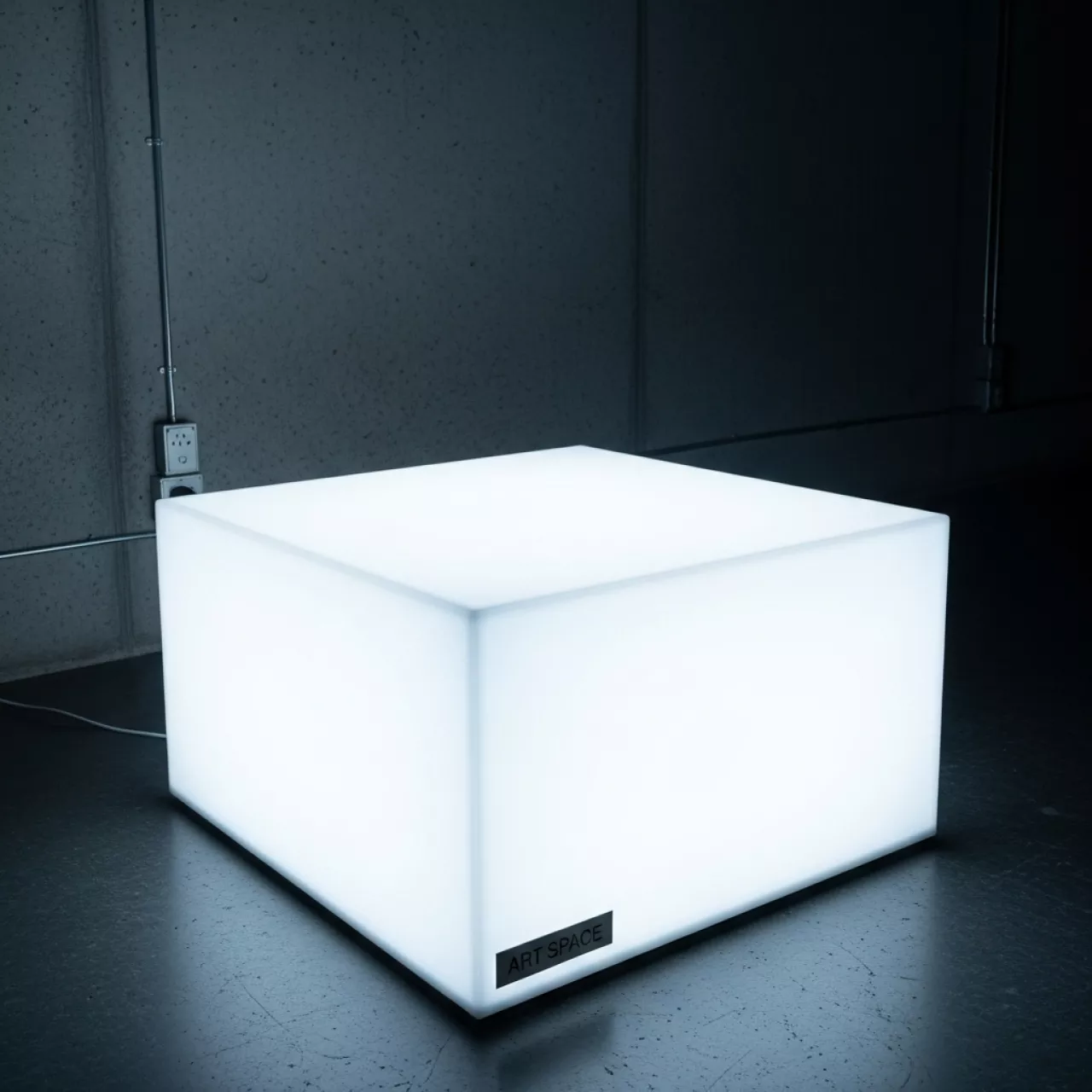 Аренда Стол светящийся Pacifico Quadro 220V White на вилле «Анна» — ART SPACE