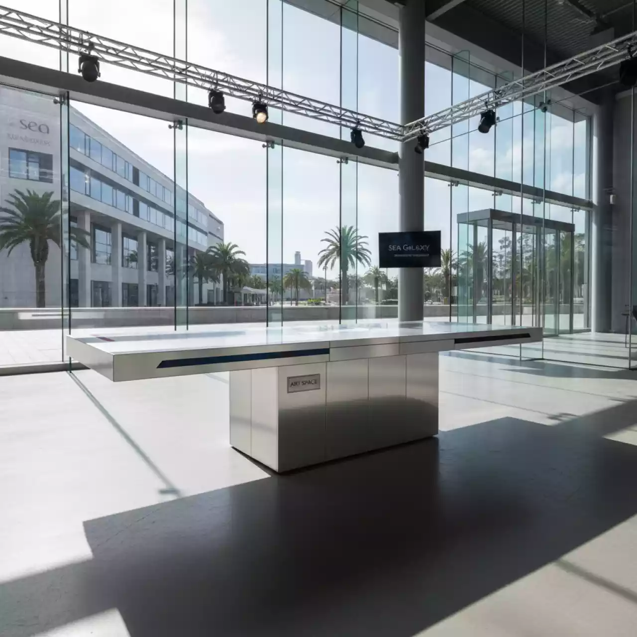 Аренда Стол трансформер Transformer прямоугольный из литого алюминия 180х240х90 см в комплексе Sea Galaxy — ART SPACE