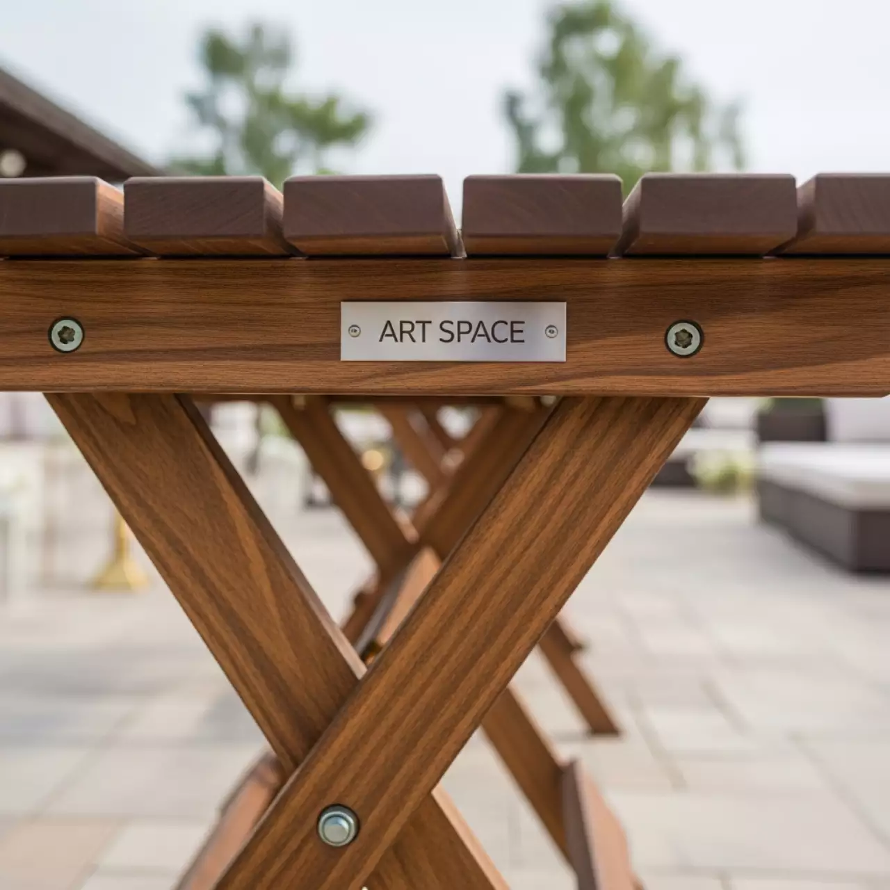 Аренда Стол уличный складной деревянный 120 см коричневый в Karat Resort — ART SPACE