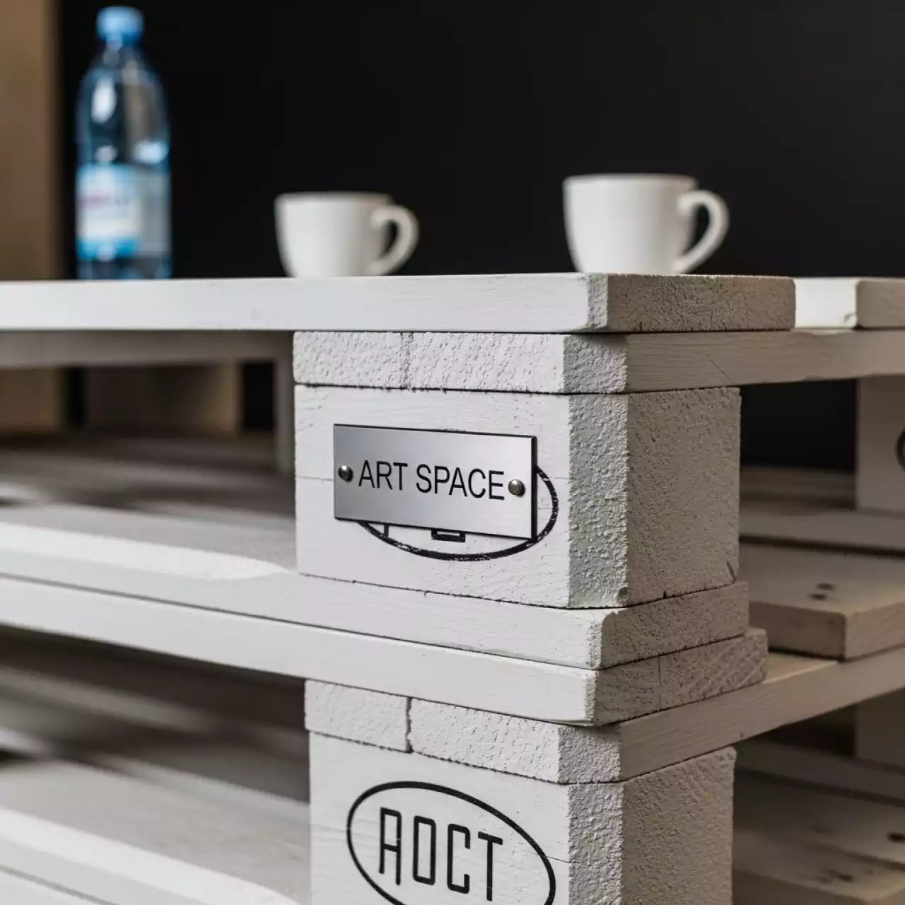 Аренда Стол White pallet 3 из паллет 120x80 в ресторане «Паруса» — ART SPACE