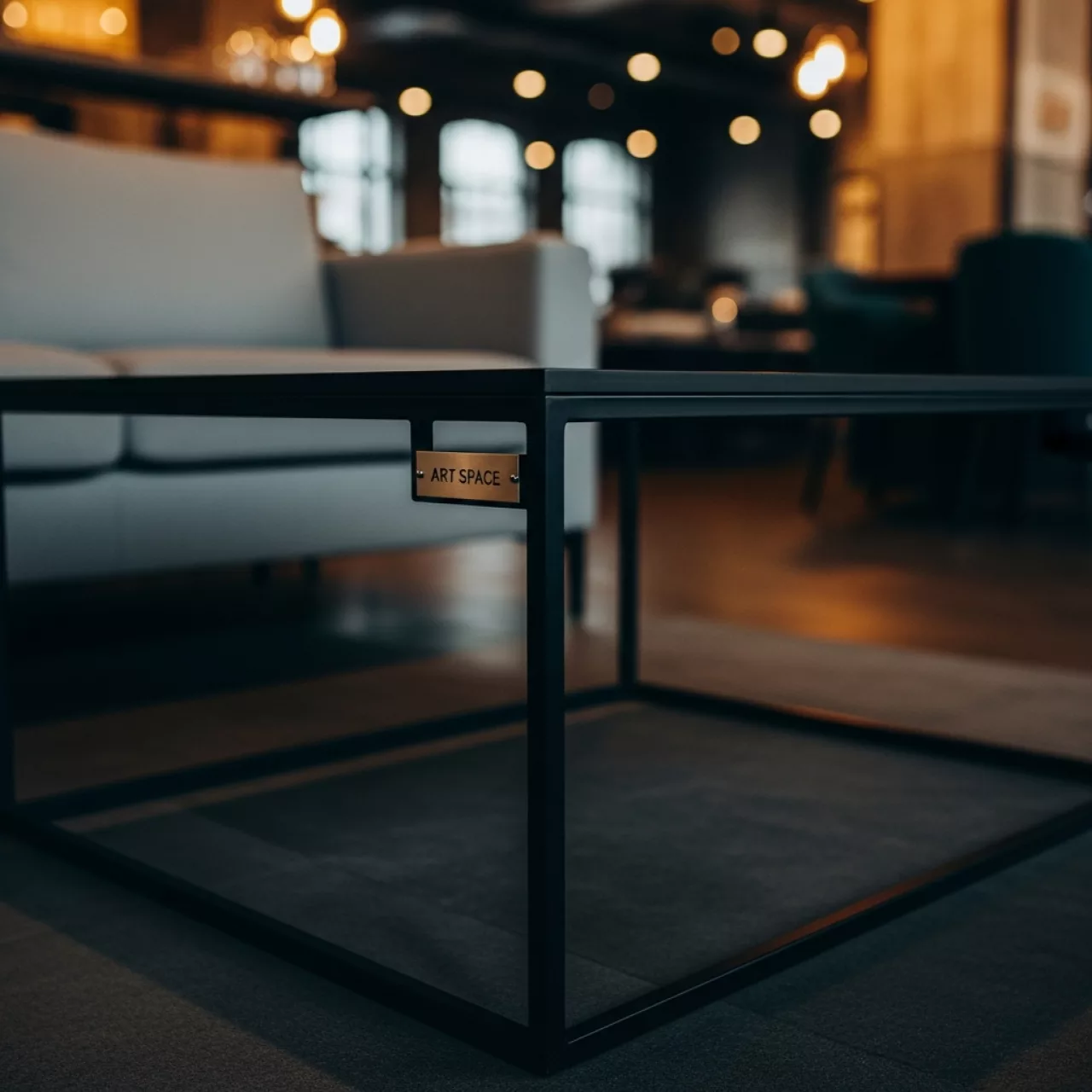 Аренда Стол журнальный Apriori T черный в ресторане «Магадан» — ART SPACE