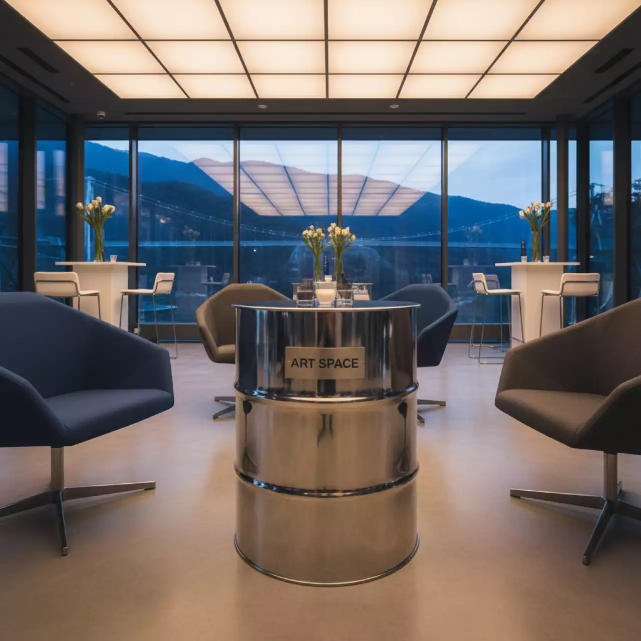 Аренда Стол журнальный barrel table silver в Skypark Sochi — ART SPACE