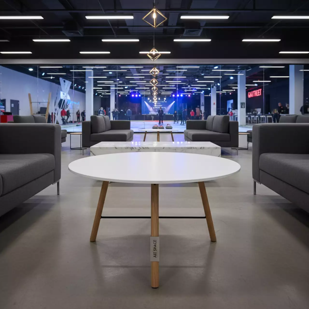 Аренда Стол журнальный Eames в Керлинговом центре «Ледяной куб» — ART SPACE