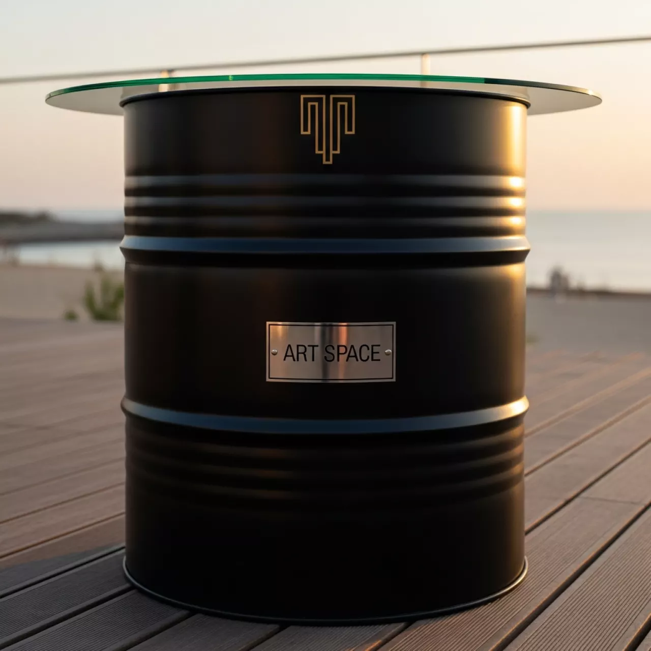 Аренда Стол журнальный из бочки черный на пляже «Мандарин» — ART SPACE