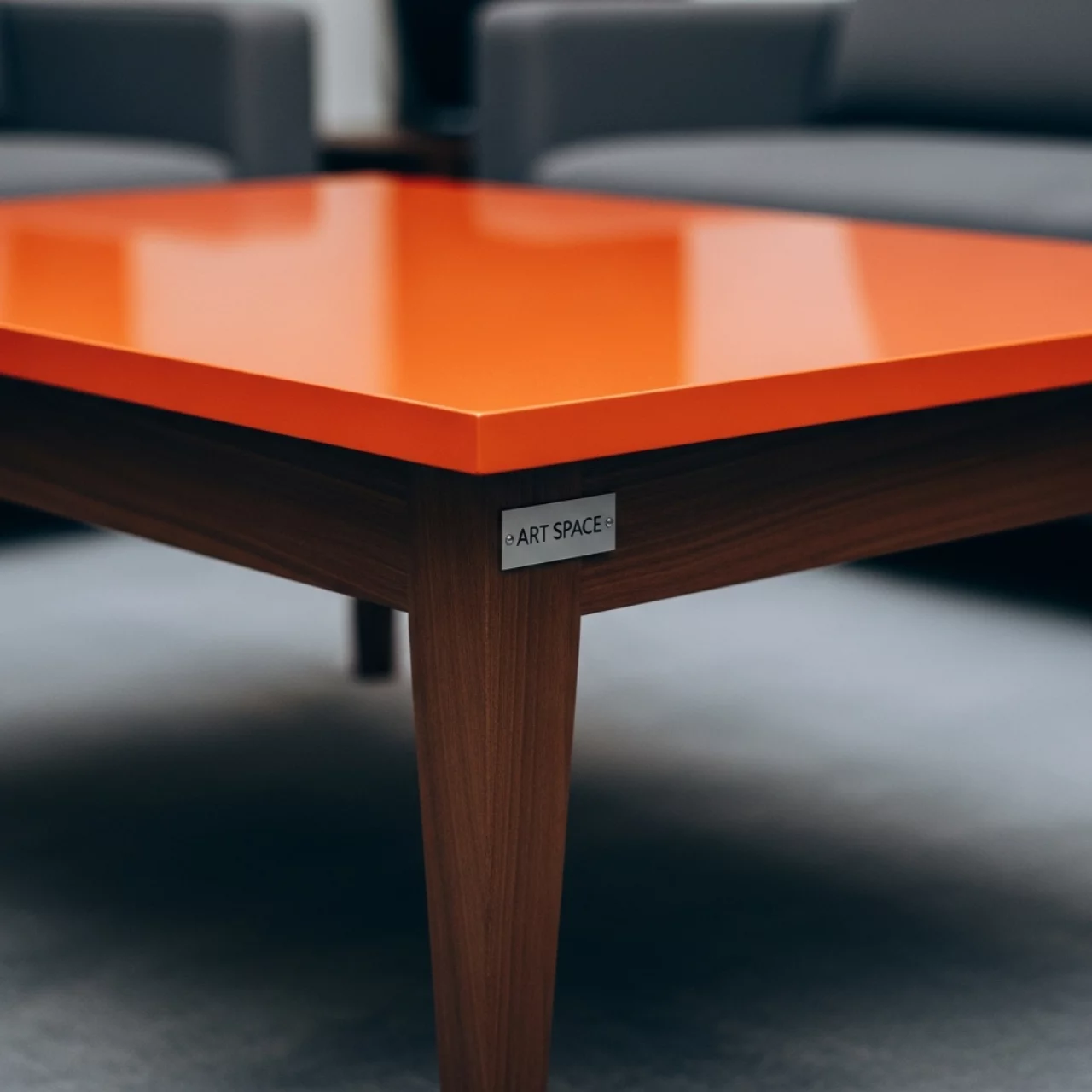 Аренда Стол журнальный Классик с оранжевой столешницей в отеле Radisson Lazurnaya — ART SPACE