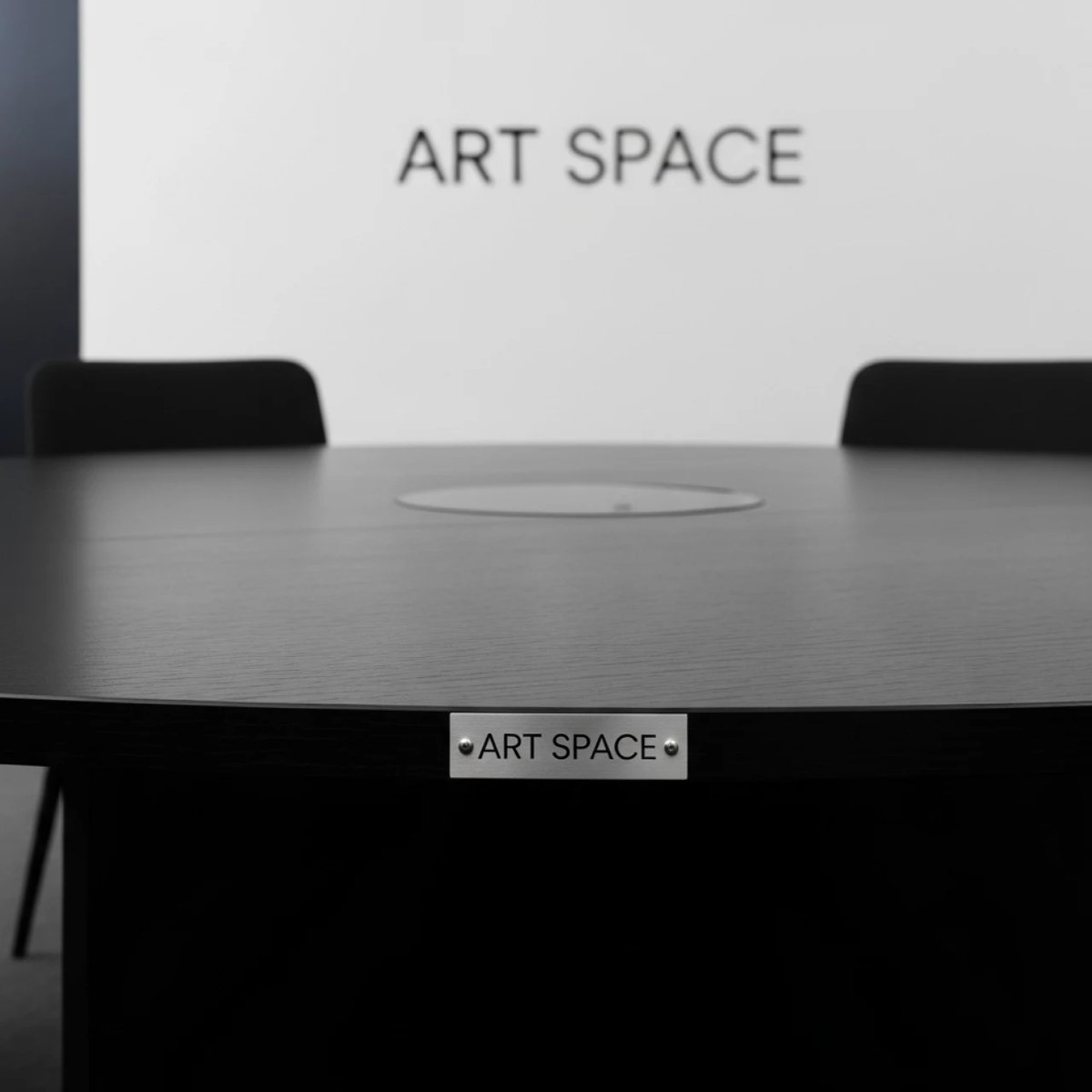 Аренда Стола для переговоров круглый черный 180 см в ледовой арене «Шайба» — ART SPACE