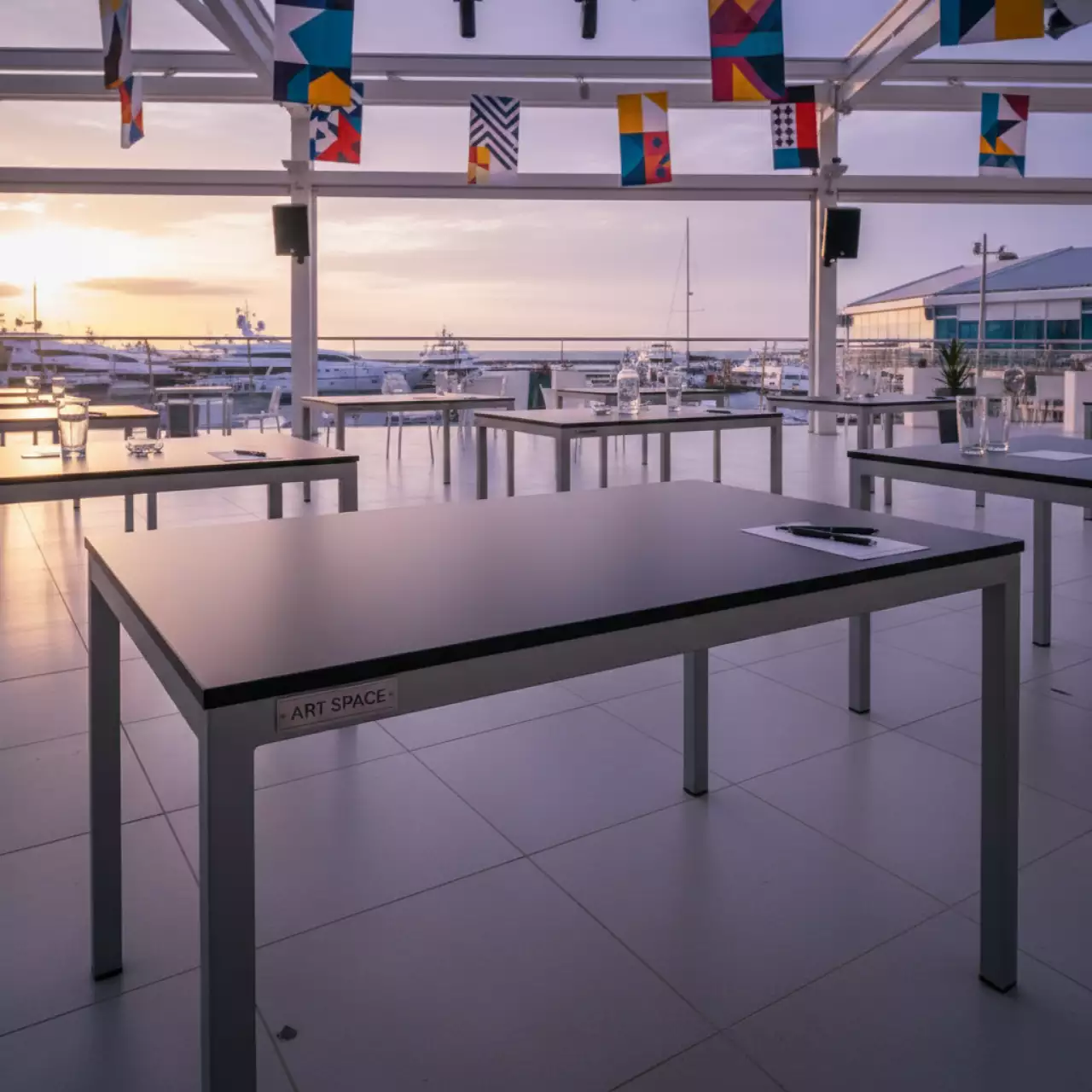 Аренда Столешница HPL прямоугольная 1200х800 на территории Морпорта Сочи — ART SPACE