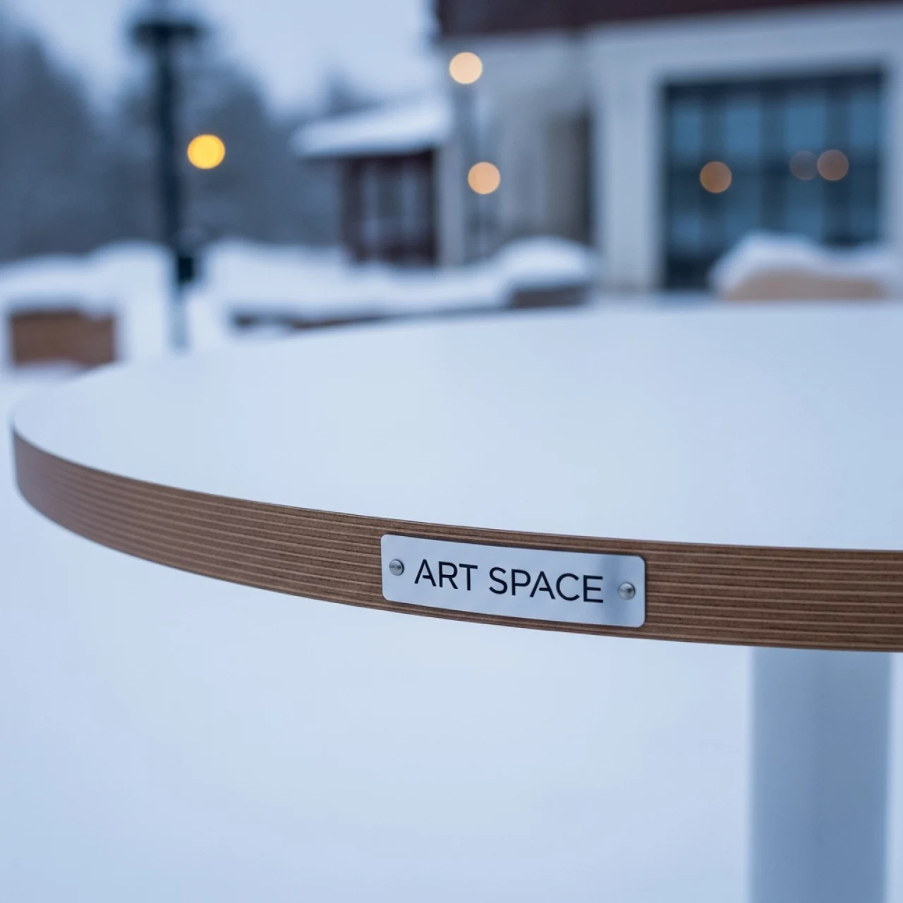 Аренда Столешница круглая HPL 37 мм с кромкой ПВХ диаметр 600 мм в санатории «Заполярье» — ART SPACE