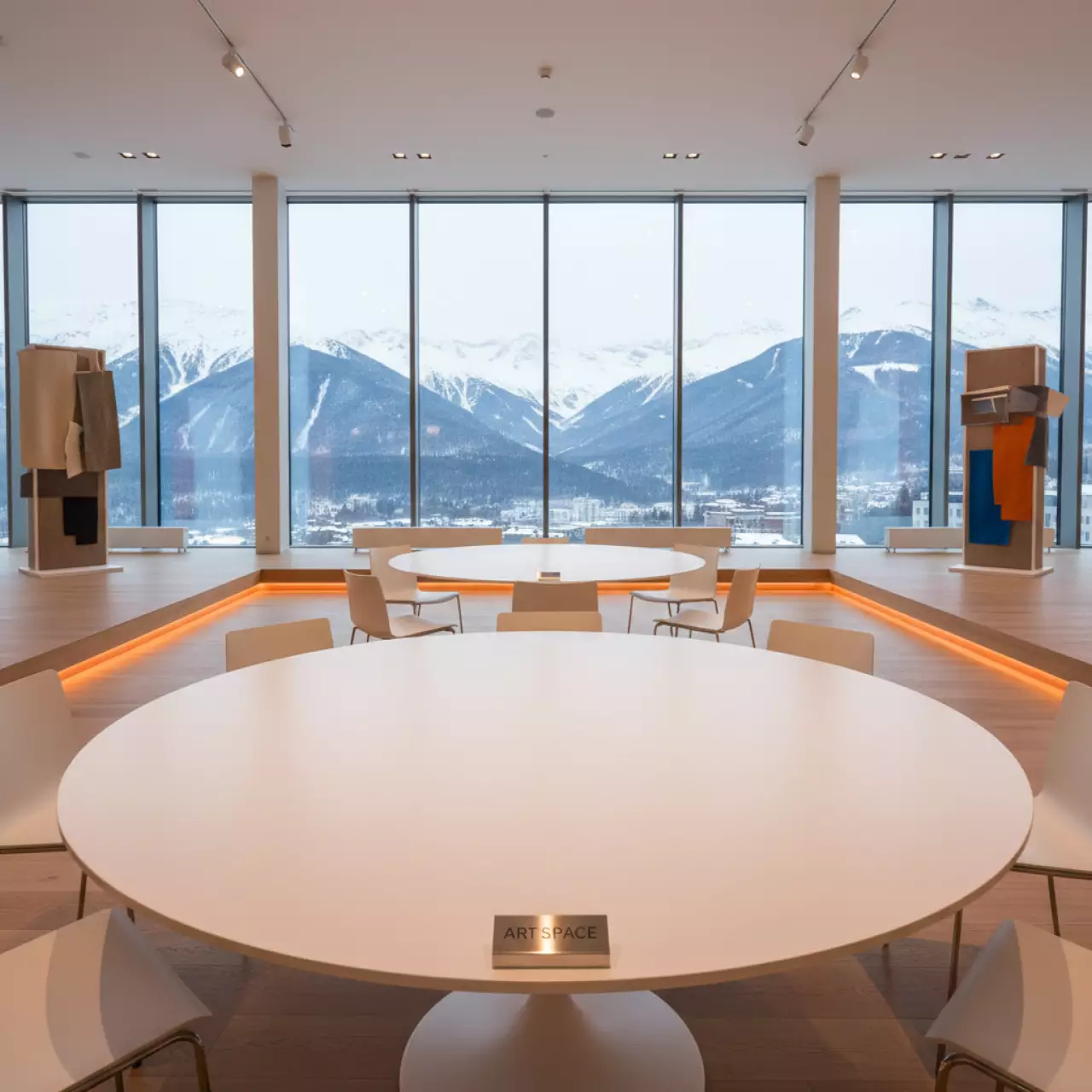 Аренда Столешница круглая Werzalit D 800 белый в Rixos Krasnaya Polyana — ART SPACE