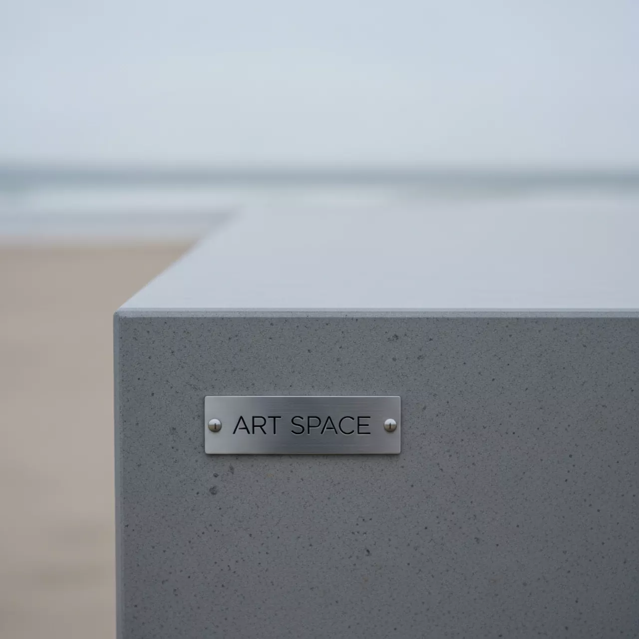 Аренда Столешница Oxalit светлый сланец на пляже «Маяк» — ART SPACE