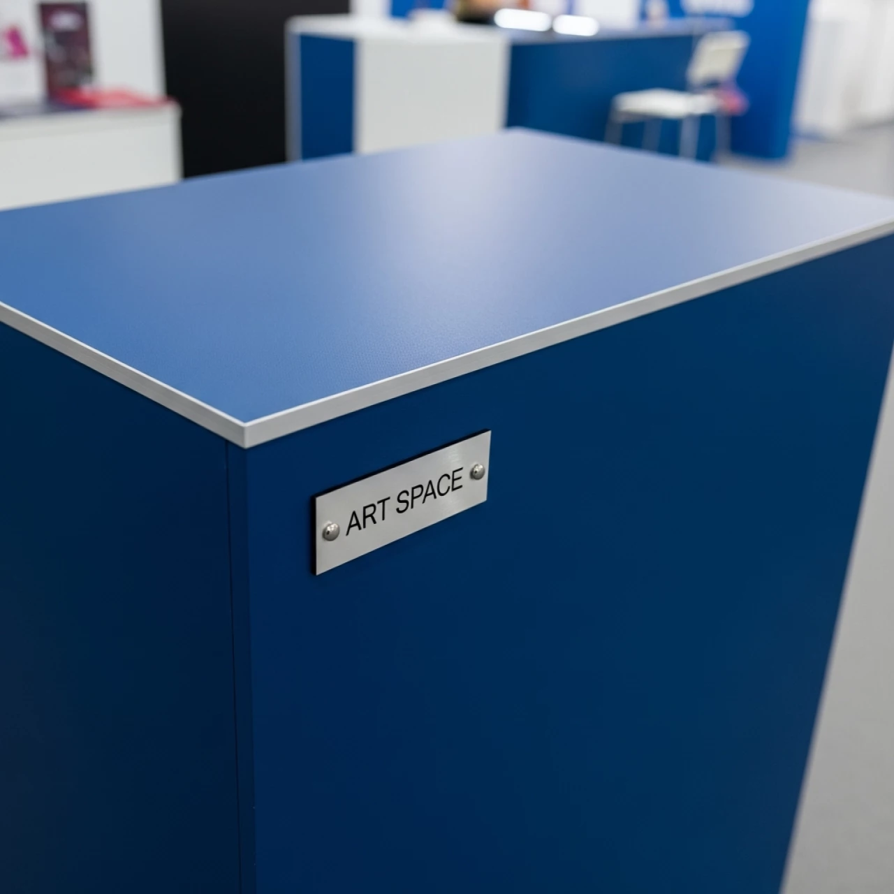 Аренда Столешница прямоугольная Laminate на Сочи Автодроме — ART SPACE