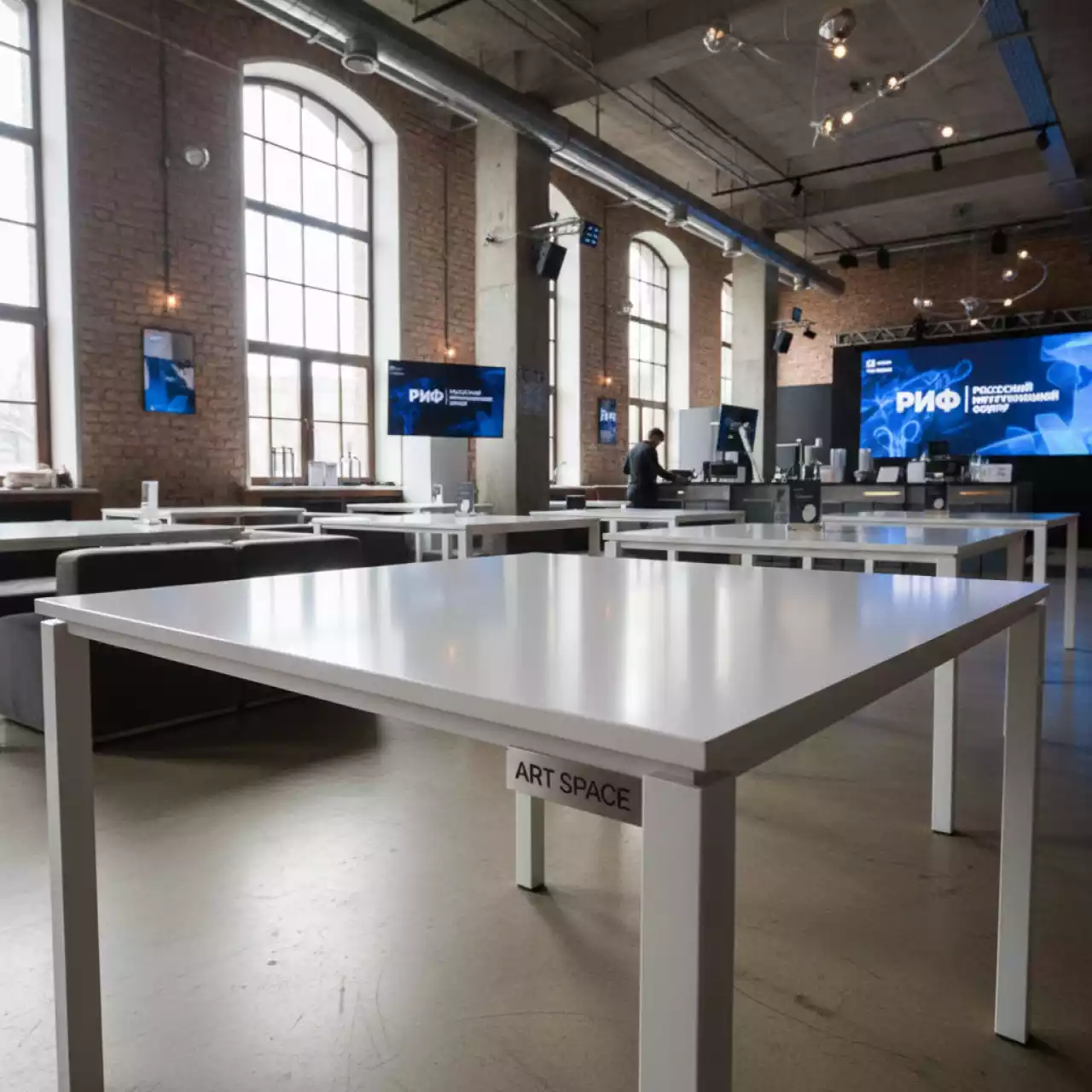 Аренда Столешница RC644 90х90 A белый в ресторане «Магадан» — ART SPACE