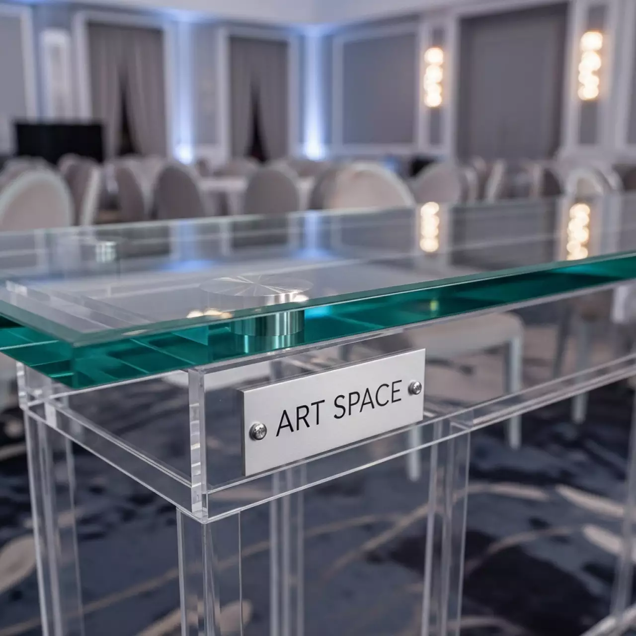 Аренда Столешница стеклянная для барной стойки Jumbo Bar Desk в отеле Radisson Lazurnaya — ART SPACE