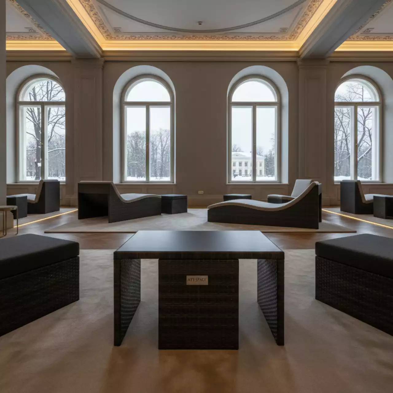 Аренда Столик для лежака Ланта ROTANG LUX в усадьбе Голицына — ART SPACE