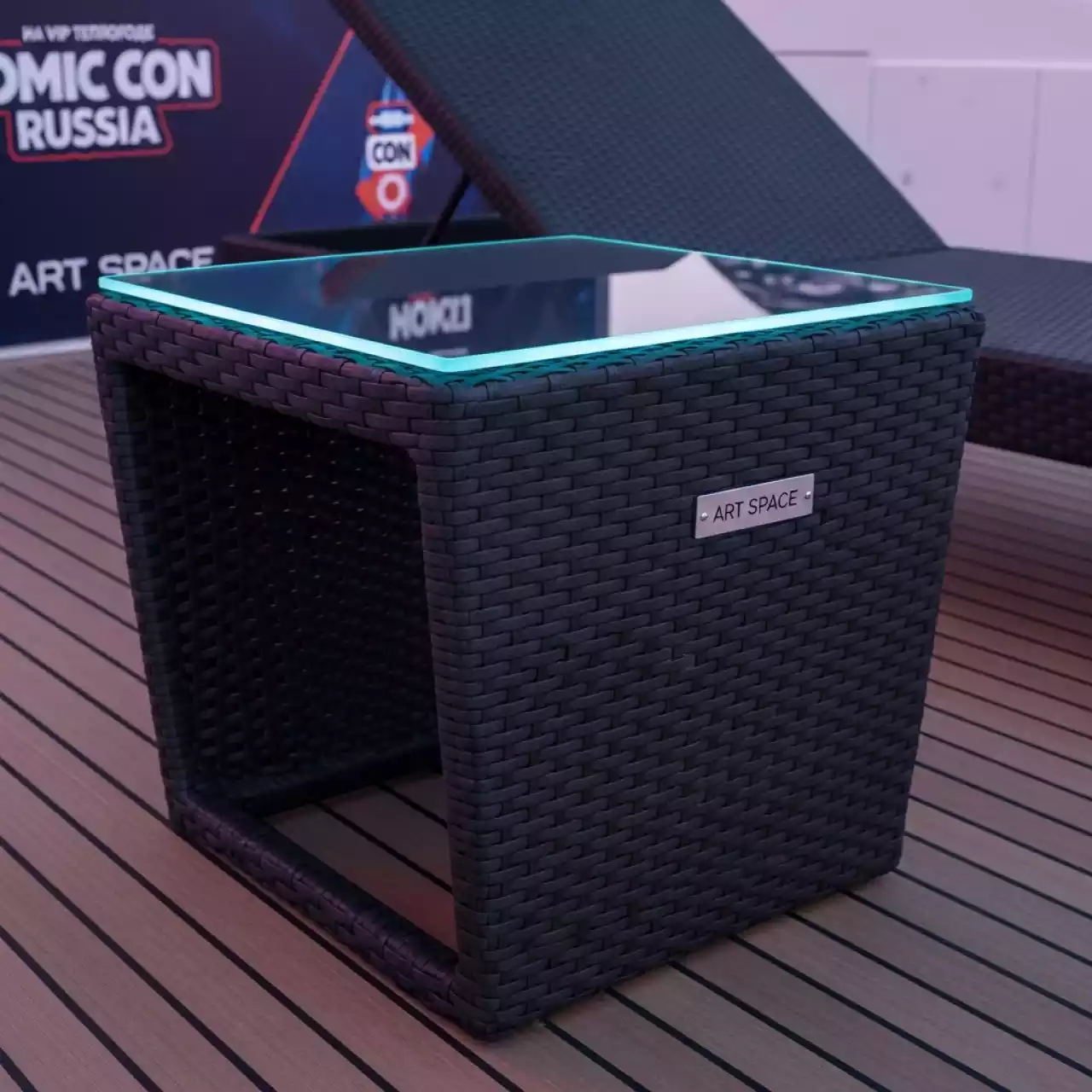 Аренда Столик для лежака Севилья ROTANG LUX на VIP теплоходе (Морпорт Сочи) — ART SPACE