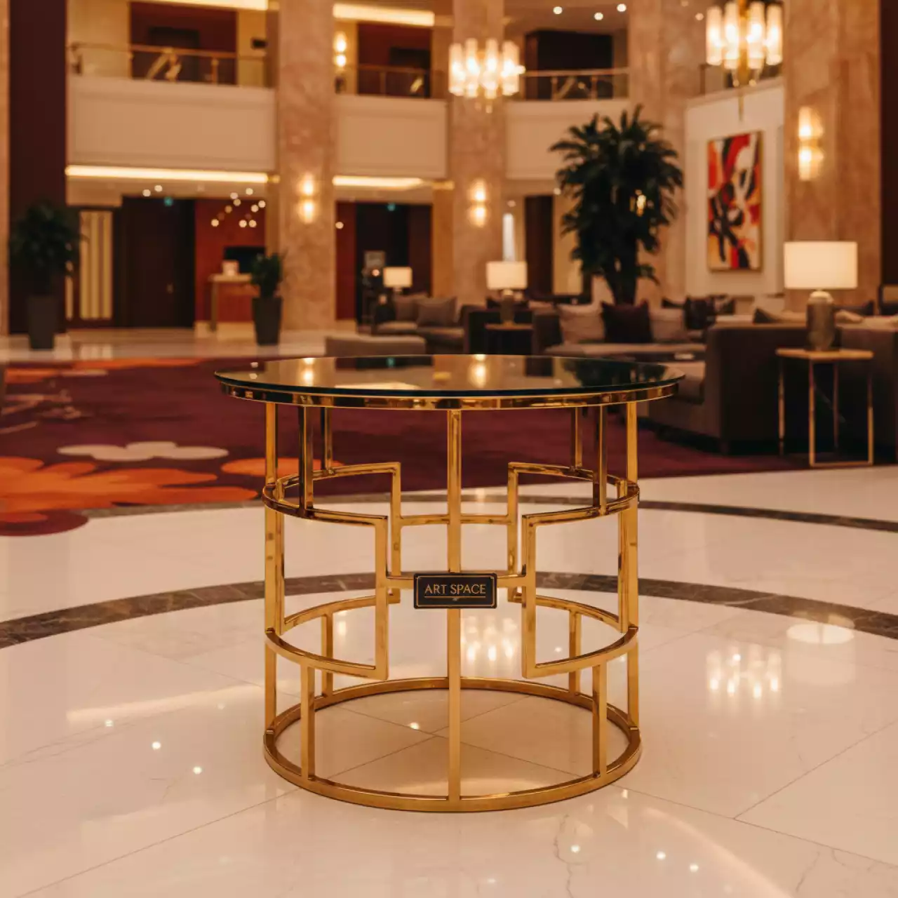 Аренда Столик для торта Император золотой с зеркальной поверхностью высота 75 см диаметр 90 см в Mövenpick Hotel — ART SPACE