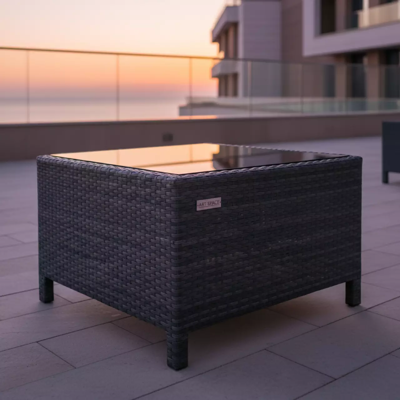 Аренда Столик из искусственного ротанга в Imeretinskiy Hotel — ART SPACE