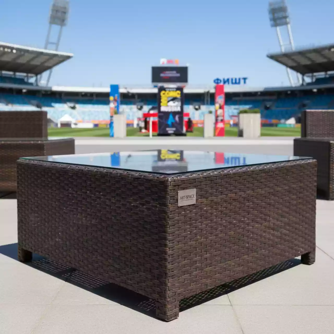 Аренда Столик кофейный Форио из искусственного ротанга коричневый на арене «Фишт» — ART SPACE