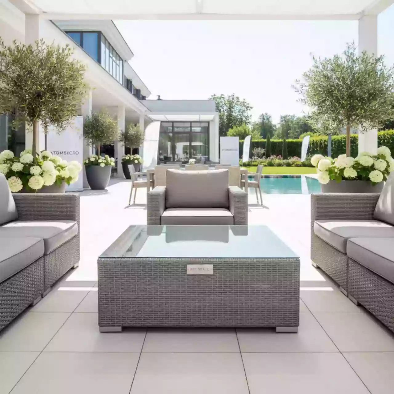 Аренда Столик кофейный Кальяри искусственный ротанг гиацинт серый на вилле «Анна» — ART SPACE