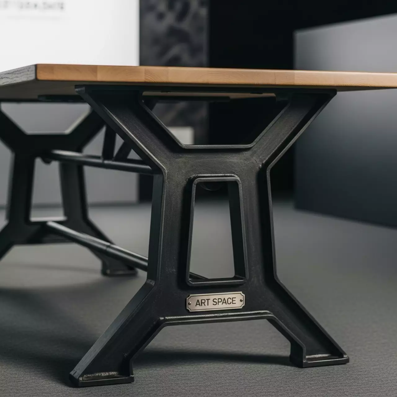 Аренда Столик подставка из дерева в санатории «Октябрьский» — ART SPACE