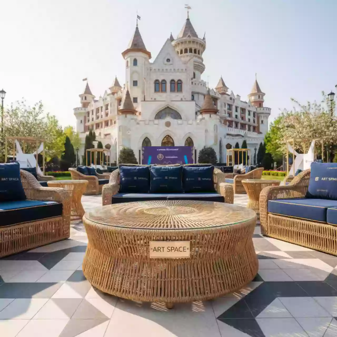 Аренда Столик журнальный Барселона искусственный ротанг соломенный в отеле «Богатырь» — ART SPACE