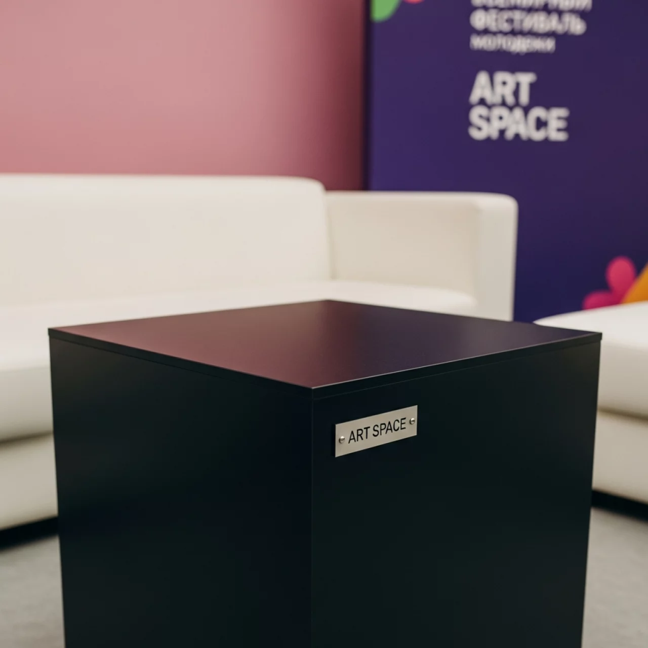 Аренда Столик журнальный черный квадратный Lack 55х55 см в санатории «Русь» — ART SPACE