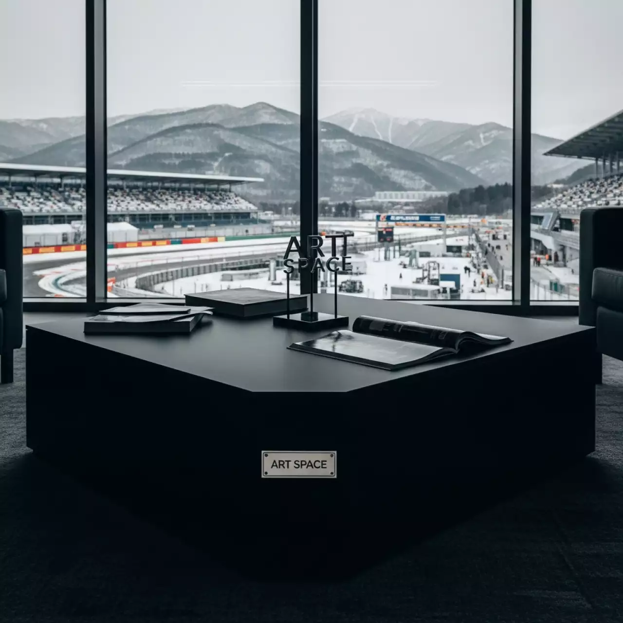 Аренда Столик журнальный черный прямоугольный 180х90 см на Сочи Автодроме — ART SPACE