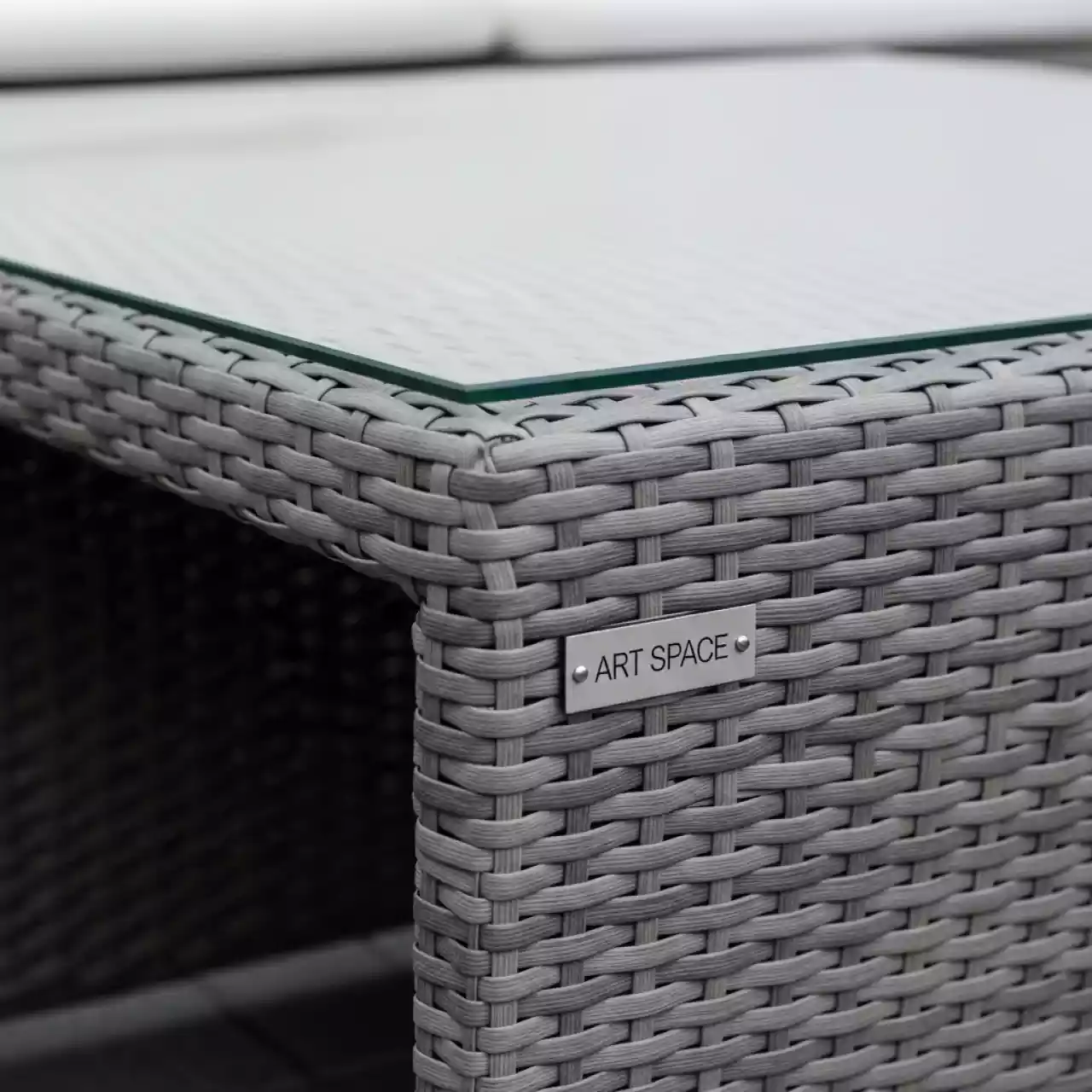 Аренда Столик журнальный Капучино из искусственного ротанга гиацинт серый в Cosmos Sochi Hotel — ART SPACE