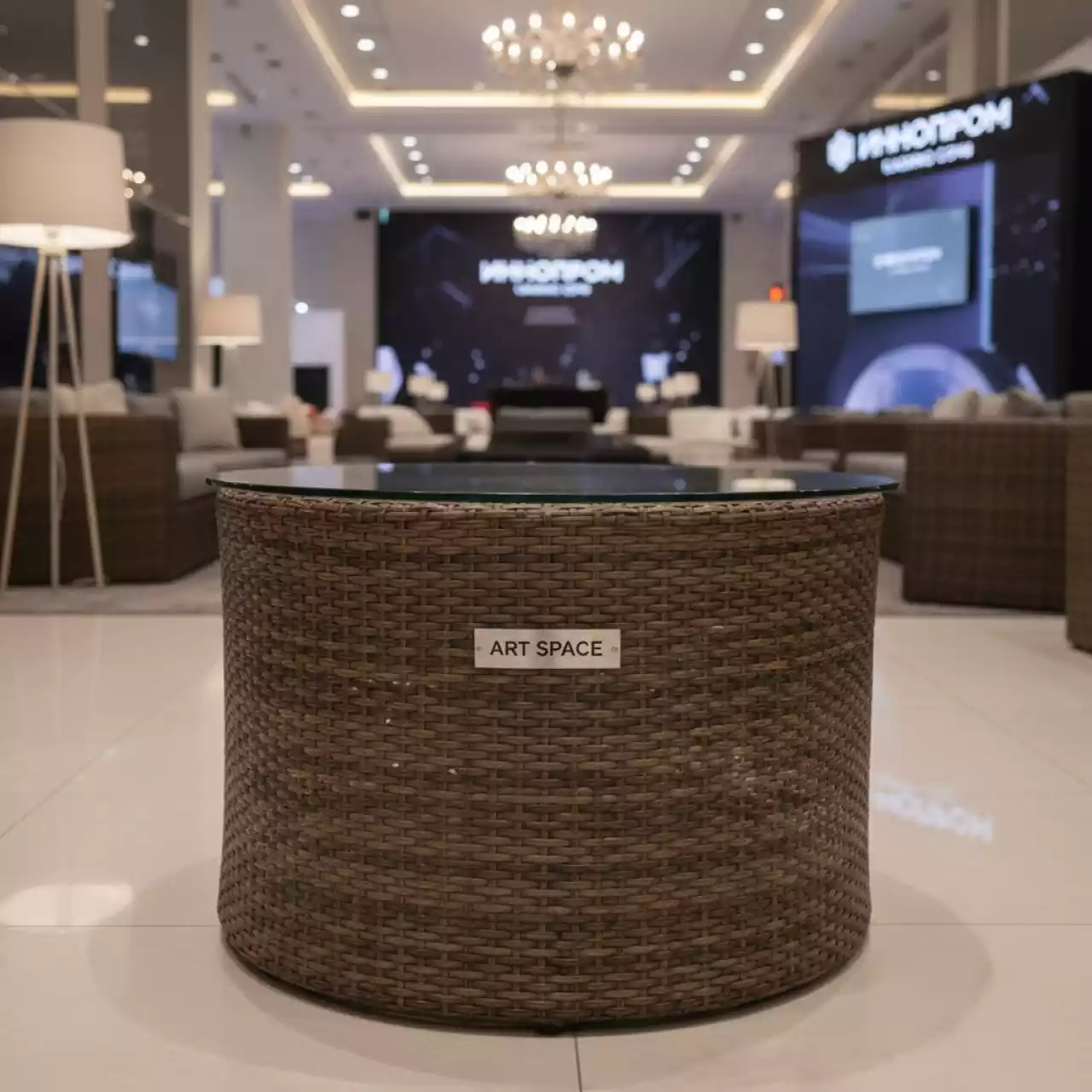 Аренда Столик журнальный Капучино из искусственного ротанга коричневый в казино «Сочи» — ART SPACE