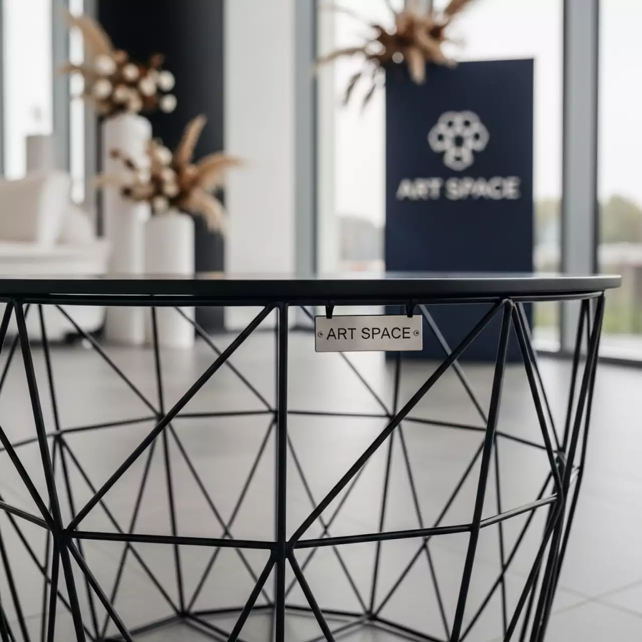 Аренда Столик журнальный круглый Cage черный в комплексе Sea Galaxy — ART SPACE
