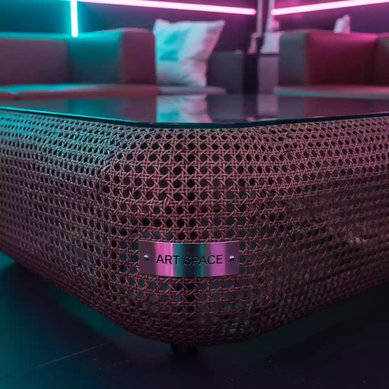 Аренда Столик журнальный Ницца из искусственного ротанга бронзового цвета в Delta Sirius — ART SPACE