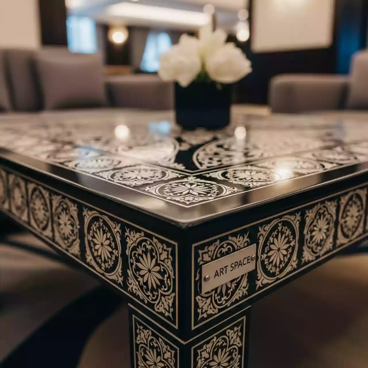 Аренда Столик журнальный пластиковый Duke Of Love Standard в Grand Karat Sochi — ART SPACE