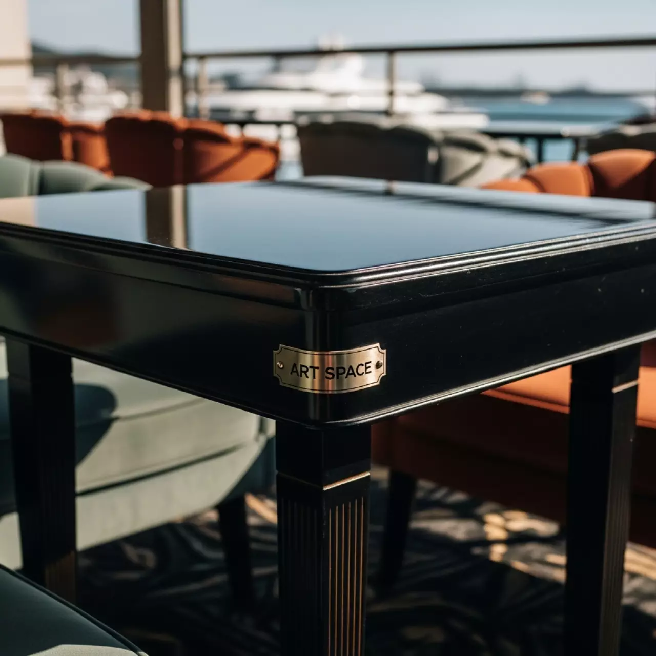 Аренда Столик журнальный угловой лаковый СССР на территории Морпорта Сочи — ART SPACE