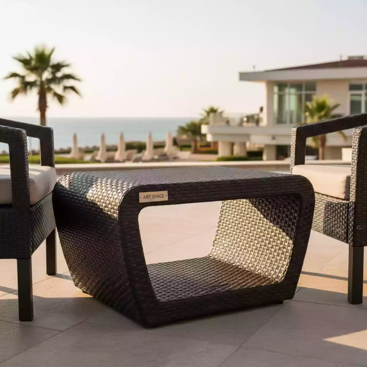 Аренда Столик журнальный венге из пластика под искусственный ротанг Анапа — ART SPACE