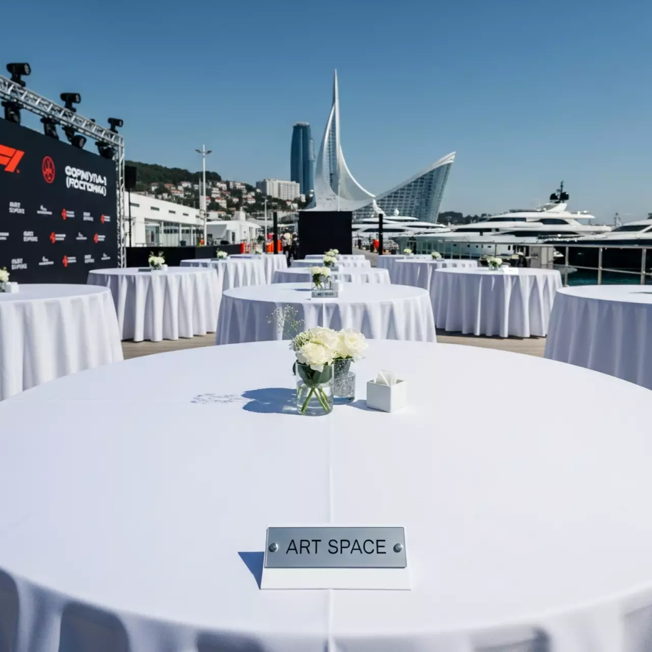 Аренда Столы банкетные диаметр 150 см на территории Морпорта Сочи — ART SPACE