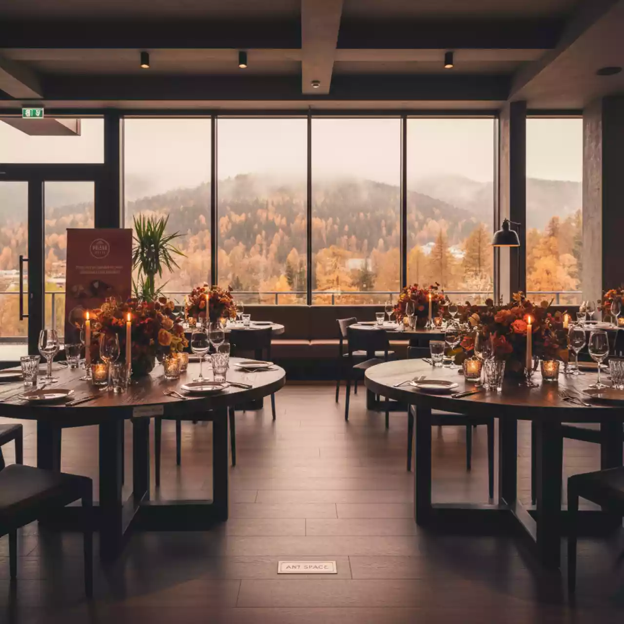 Аренда Столы банкетные круглые в ресторане «Voda» — ART SPACE