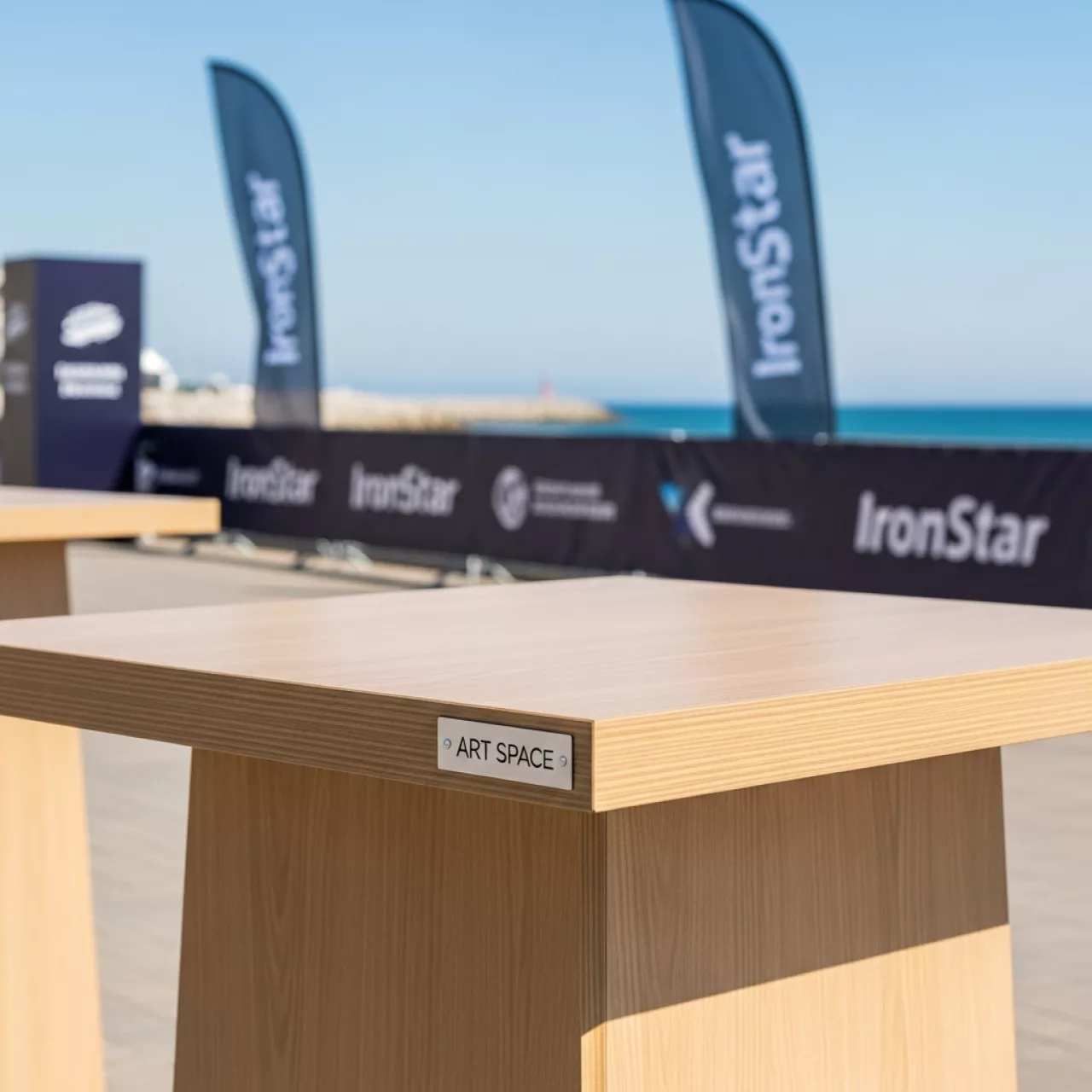 Аренда Столы коктейльные 70х70 см высота 75 см на Имеретинской набережной — ART SPACE