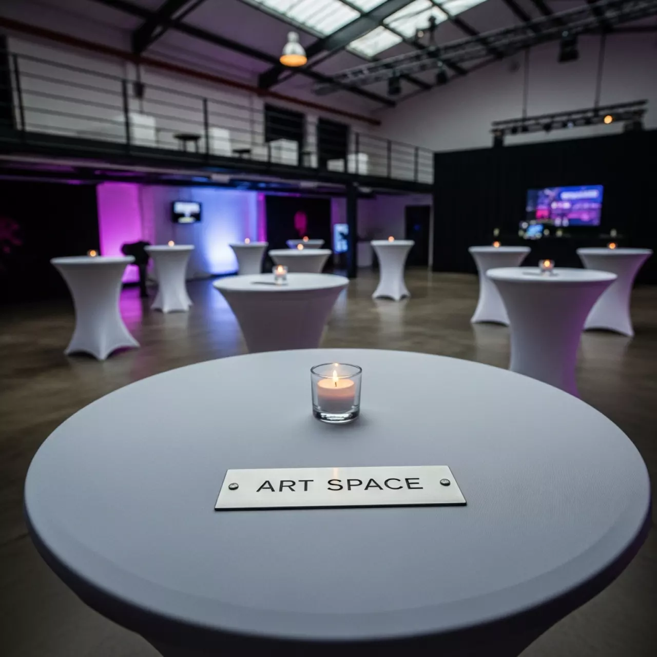 Аренда Столы коктейльные диаметр 150 см в лофте «Студия 21» — ART SPACE
