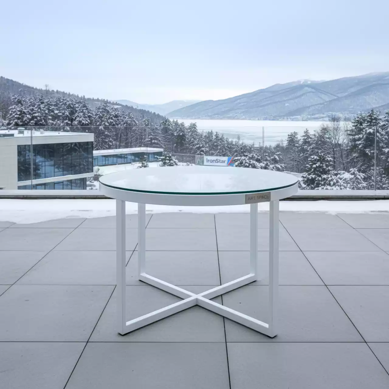 Аренда Столы круглые садовые стеклянные в санатории «Сочи» — ART SPACE