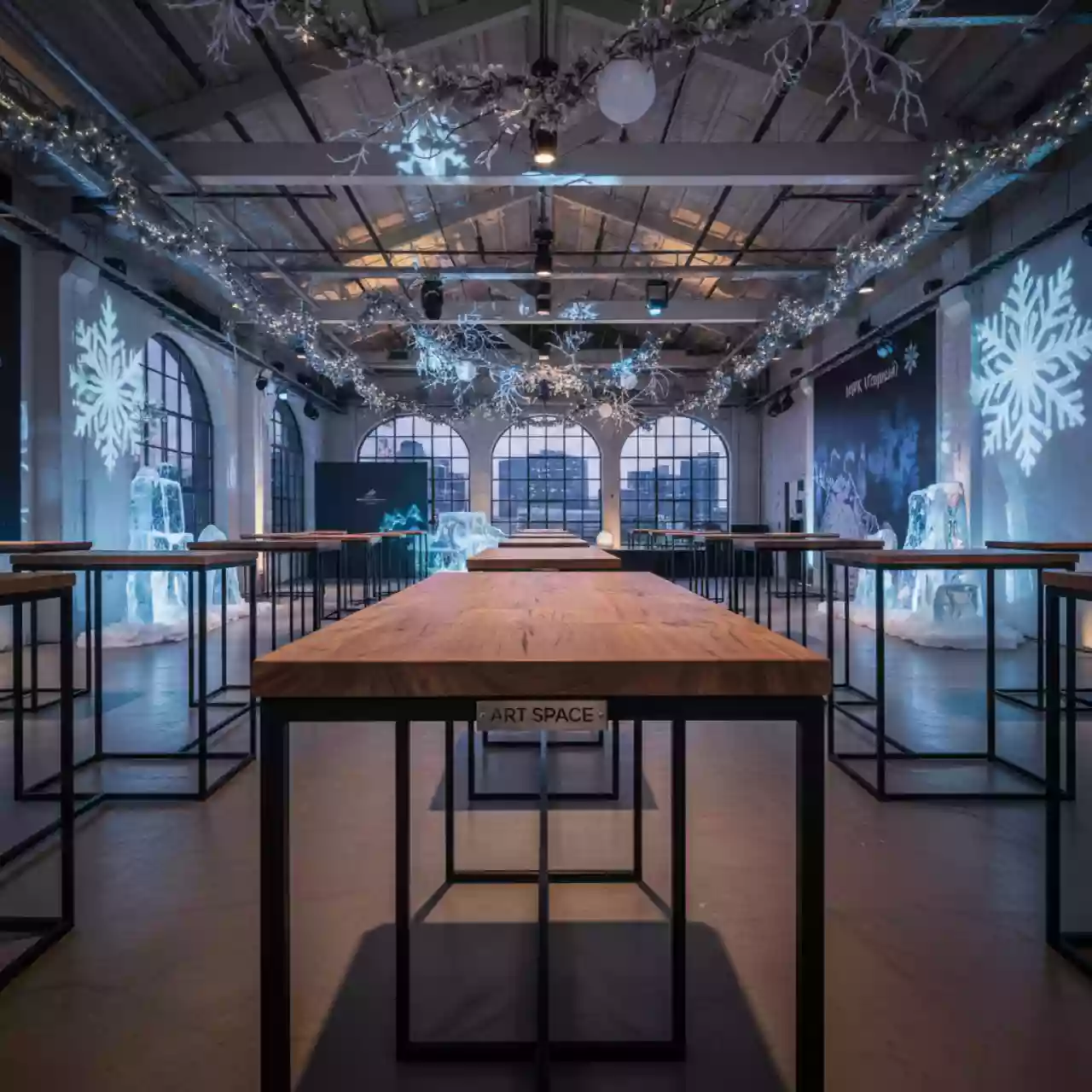 Аренда Столы лофт высокие в МФК «Горный» — ART SPACE
