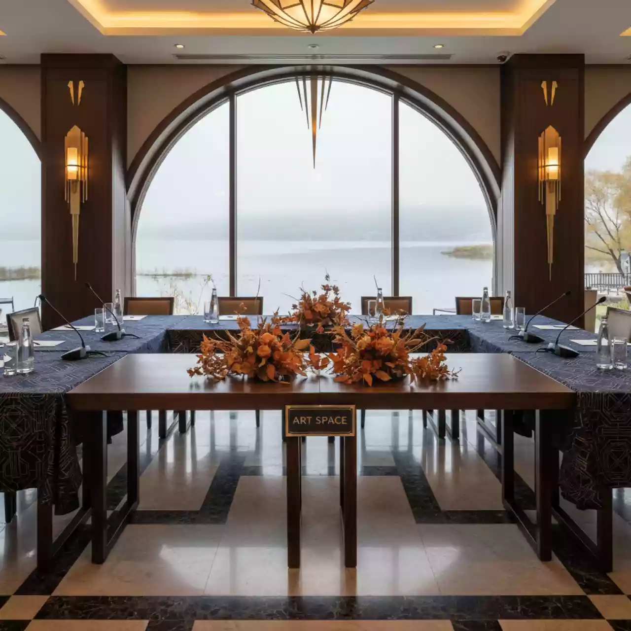 Аренда Столы пластиковые прямоугольные в ресторане «Voda» — ART SPACE