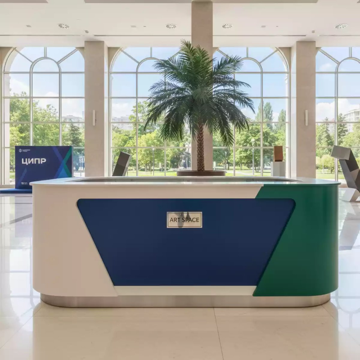 Аренда Стойка администратора изогнутая Visit в City Park Hotel Sochi — ART SPACE