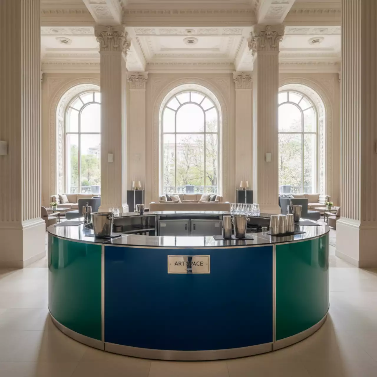 Аренда Стойка барная круглая секция до 6 шт в Courtyard by Marriott Sochi — ART SPACE