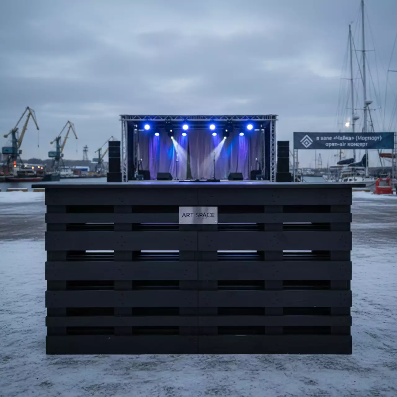 Аренда Стойка барная паллетная 120х80х110 черная в зале «Чайка» (Морпорт) — ART SPACE