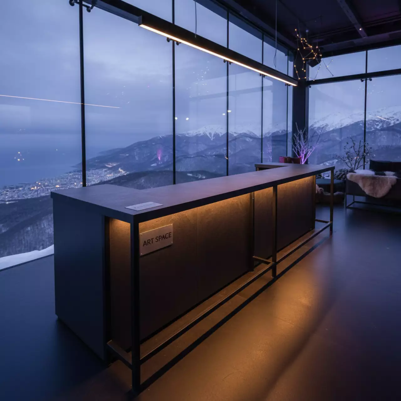 Аренда Стойка барная Парсон столешница HPL в Skypark Sochi — ART SPACE