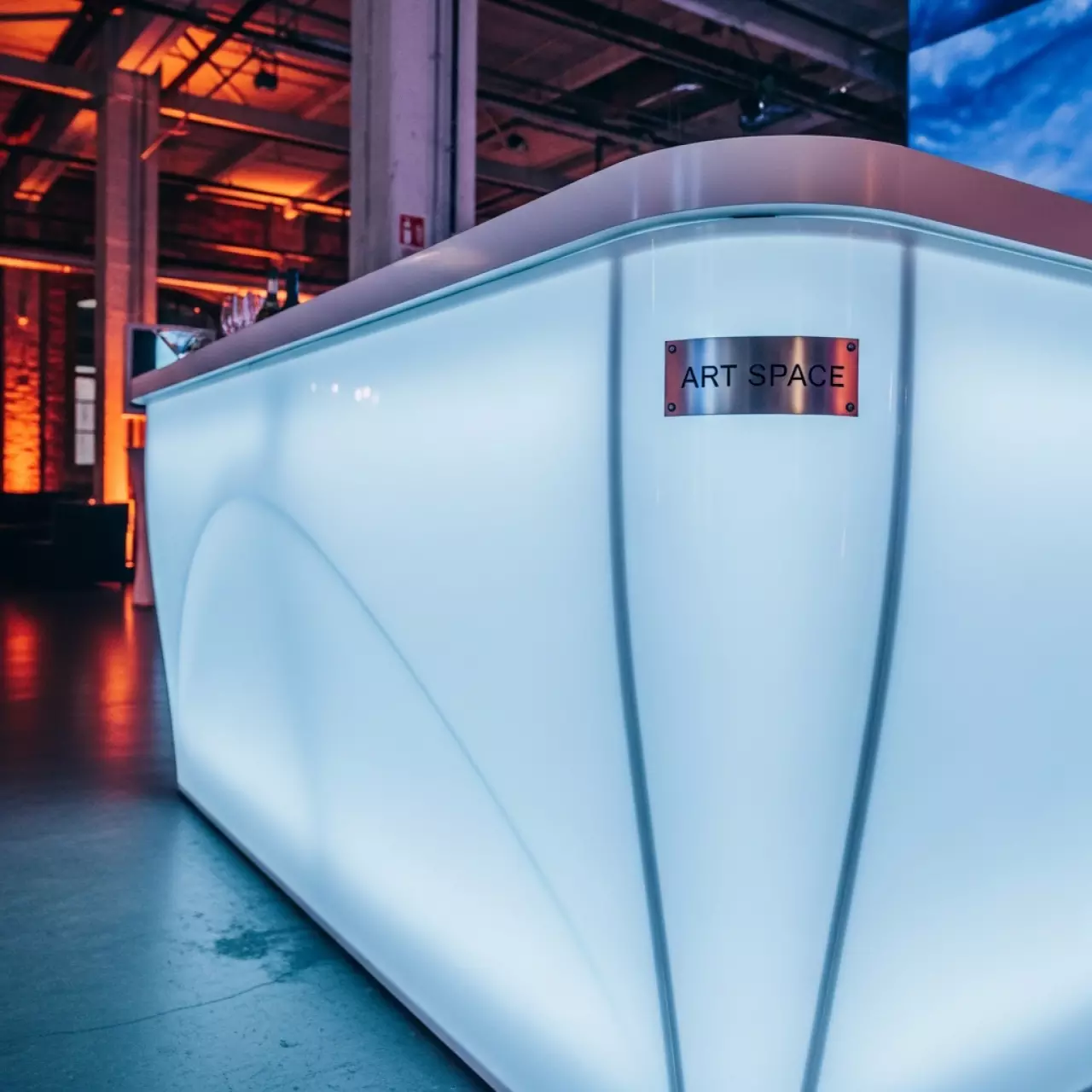 Аренда Стойка барная пластиковая Fiesta Basic в Зимнем театре — ART SPACE