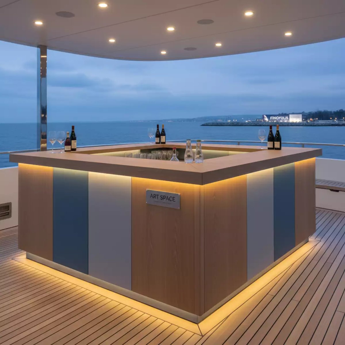 Аренда Стойка барная профессиональная на VIP-яхте (Имеретинский порт) — ART SPACE