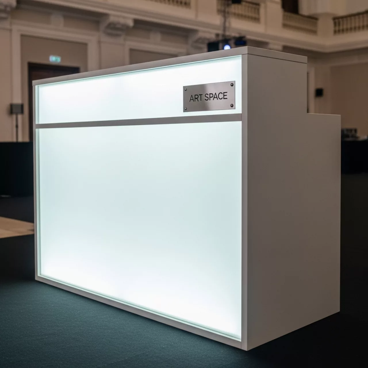 Аренда Стойка барная с подсветкой LED 153х62 в ОКЦ «Галактика» — ART SPACE