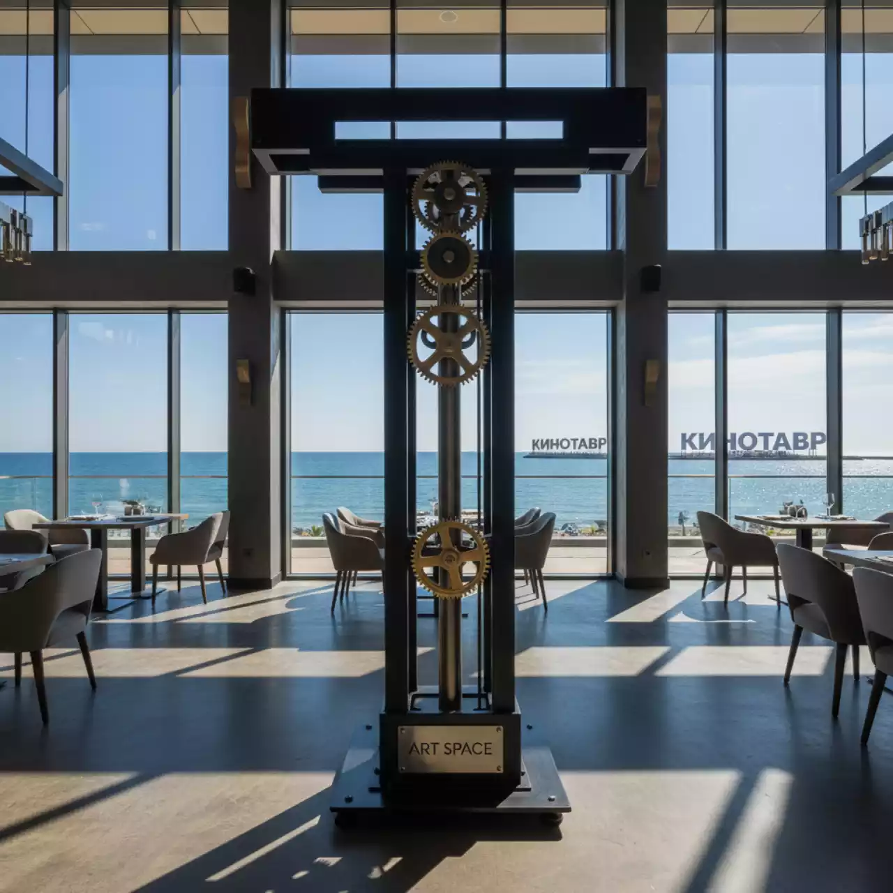 Аренда Стойка элеватор Т образная в ресторане «Sanremo» — ART SPACE